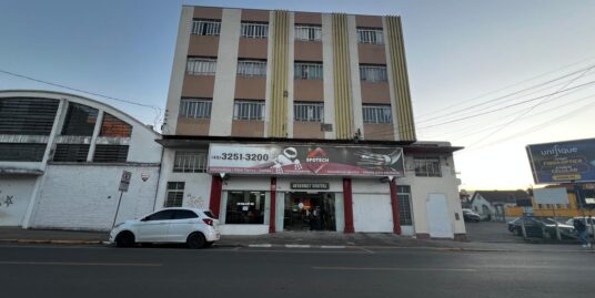 Prédio comercial e residencial no Centro